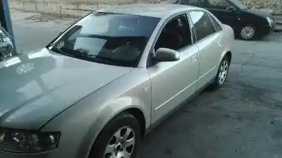 Veículo de Sucata audi a4 berlina (8e) 1.9 tdi (96kw) do ano 2002 alimentado awx
