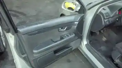 Veículo de Sucata audi a4 berlina (8e) 1.9 tdi (96kw) do ano 2002 alimentado awx