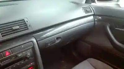 Veículo de Sucata audi a4 berlina (8e) 1.9 tdi (96kw) do ano 2002 alimentado awx