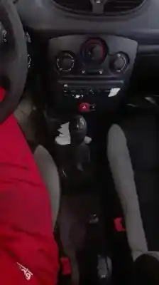 Veículo de Sucata renault clio iii confort dynamique do ano 2009 alimentado k9k768