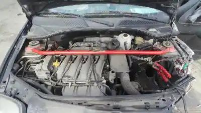 Sloopvoertuig renault clio ii fase i (b/cbo) 1.6 16 v initiale (b/cbot) van het jaar 1999 aangedreven k4m748