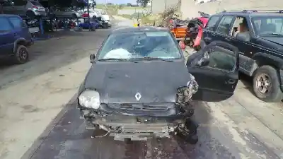Sloopvoertuig renault clio ii fase i (b/cbo) 1.6 16 v initiale (b/cbot) van het jaar 1999 aangedreven k4m748