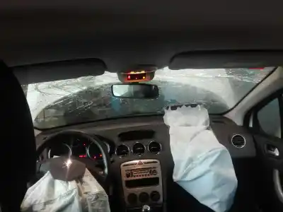 Veículo de Sucata peugeot 308 confort do ano 2010 alimentado 9hz