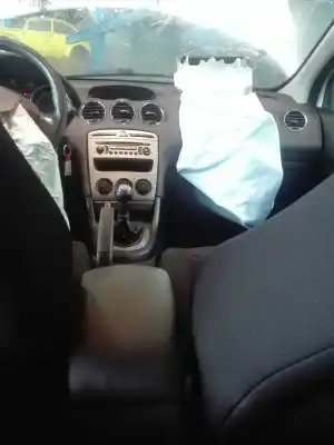 Veículo de Sucata peugeot 308 confort do ano 2010 alimentado 9hz