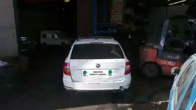 Здавання транспортного засобу skoda suberb (3t4) ambition року 2013 потужний cffb