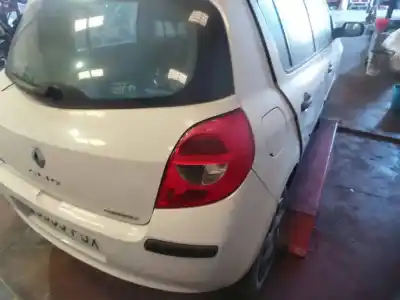 Veicolo di demolizione renault clio iii authentique dell'anno 2007 alimentato k9k768