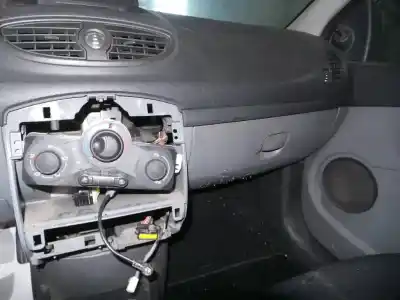 Veicolo di demolizione renault clio iii authentique dell'anno 2007 alimentato k9k768