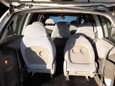 Vehicul casat ford galaxy (vx) ghia al anului 1998 alimentat afn