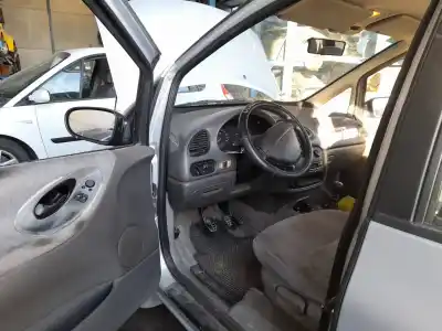 Vehicul casat ford galaxy (vx) ghia al anului 1998 alimentat afn