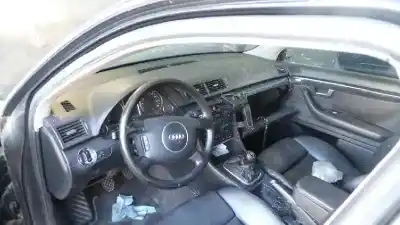 Veículo de Sucata audi a4 berlina (8e) 1.9 tdi do ano 2005 alimentado awx