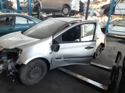 Veículo de Sucata renault clio iii confort dynamique do ano 2010 alimentado d4f740