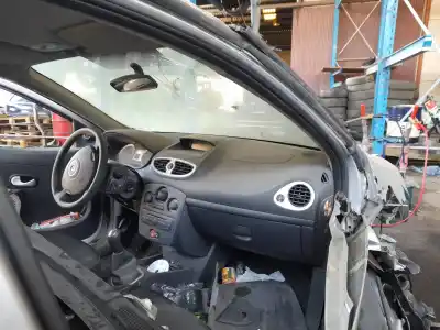 Veículo de Sucata renault clio iii confort dynamique do ano 2010 alimentado d4f740