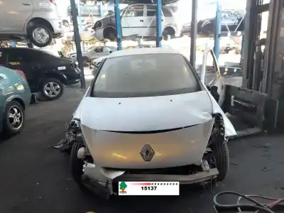 Veículo de Sucata RENAULT CLIO III Confort Dynamique do ano 2010 alimentado D4F740