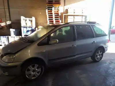 Veículo de Sucata ford galaxy (vy) ghia do ano 2000 alimentado auy