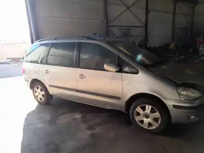 Veículo de Sucata ford galaxy (vy) ghia do ano 2000 alimentado auy