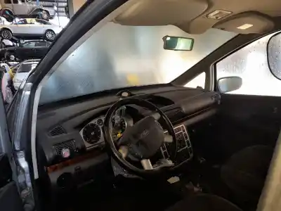 Veículo de Sucata ford galaxy (vy) ghia do ano 2000 alimentado auy