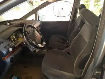 Veículo de Sucata ford galaxy (vy) ghia do ano 2000 alimentado auy