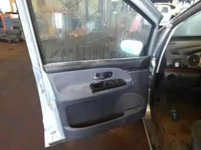 Veículo de Sucata ford galaxy (vy) ghia do ano 2000 alimentado auy