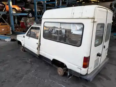 Véhicule à la ferraille seat trans seat-trans de l'année 1985 alimenté 100gl7000