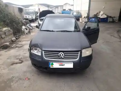 Vehículo de desguace VOLKSWAGEN PASSAT BERLINA (3B3) Comfortline del año 2001 con motor AVB