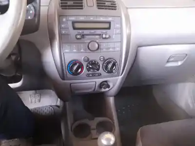 Veículo de Sucata mazda premacy (cp) td active do ano 2001 alimentado rf4f