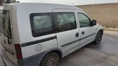 Sloopvoertuig opel combo familiar van het jaar 2002 aangedreven y17dtl