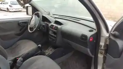 Sloopvoertuig opel combo familiar van het jaar 2002 aangedreven y17dtl