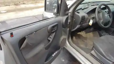 Sloopvoertuig opel combo familiar van het jaar 2002 aangedreven y17dtl