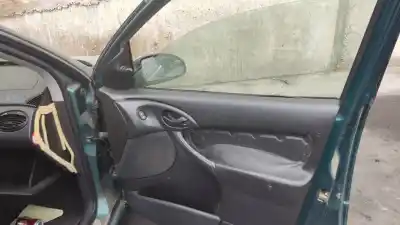 Sloopvoertuig ford focus berlina (cak) 1.8 tddi turbodiesel cat van het jaar 2001 aangedreven 