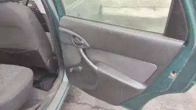 Sloopvoertuig ford focus berlina (cak) 1.8 tddi turbodiesel cat van het jaar 2001 aangedreven 