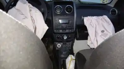 Vehicul casat dacia duster ambiance 4x4 al anului 2015 alimentat k9kr8