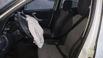 Vehicul casat dacia duster ambiance 4x4 al anului 2015 alimentat k9kr8