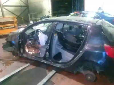 Veículo de Sucata renault clio iii 20 aniversario do ano 2007 alimentado k9k766