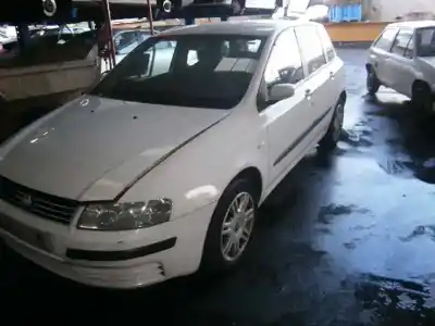 Véhicule à la ferraille fiat stilo (192) 1.9 jtd / 1.9 jtd 115 active de l'année 2001 alimenté 192a1000