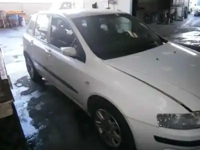 Véhicule à la ferraille fiat stilo (192) 1.9 jtd / 1.9 jtd 115 active de l'année 2001 alimenté 192a1000