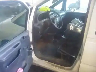 Veículo de Sucata citroen jumpy combi confort (5/6 plazas) do ano 2000 alimentado wjzdw8