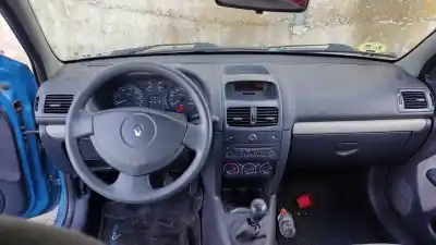Здавання транспортного засобу renault clio ii fase ii (b/cb0) authentique року 2003 потужний d7f