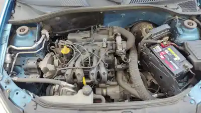 Здавання транспортного засобу renault clio ii fase ii (b/cb0) authentique року 2003 потужний d7f