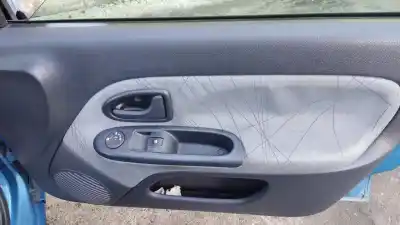 Здавання транспортного засобу renault clio ii fase ii (b/cb0) authentique року 2003 потужний d7f