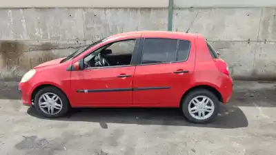 Veículo de Sucata renault clio iii confort dynamique do ano 2001 alimentado k9k766