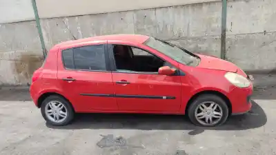 Veículo de Sucata renault clio iii confort dynamique do ano 2001 alimentado k9k766