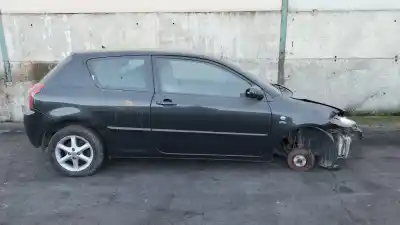 Veículo de Sucata toyota corolla (e12) 2.0 d-4d linea luna berlina do ano 2004 alimentado 1cdftv