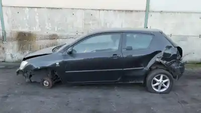 Veículo de Sucata toyota corolla (e12) 2.0 d-4d linea luna berlina do ano 2004 alimentado 1cdftv