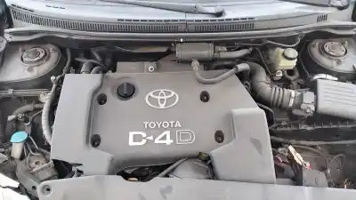 Veículo de Sucata toyota corolla (e12) 2.0 d-4d linea luna berlina do ano 2004 alimentado 1cdftv
