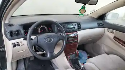 Veículo de Sucata toyota corolla (e12) 2.0 d-4d linea luna berlina do ano 2004 alimentado 1cdftv