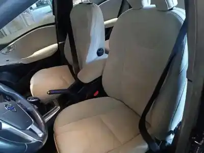 Scrapping Vehicle volvo v40 r-design of the year 2013 powered d4162t