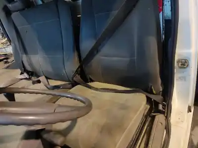 Veículo de Sucata nissan cabstar e nissan do ano 2002 alimentado 