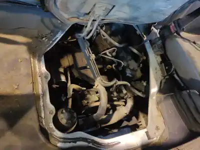 Veículo de Sucata nissan cabstar e nissan do ano 2002 alimentado 