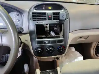 Veicolo di demolizione kia cerato 1.5 crdi dell'anno 2006 alimentato d4fa