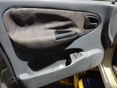 Sloopvoertuig renault megane i scenic (ja0) 1.6 van het jaar 1996 aangedreven f9q732